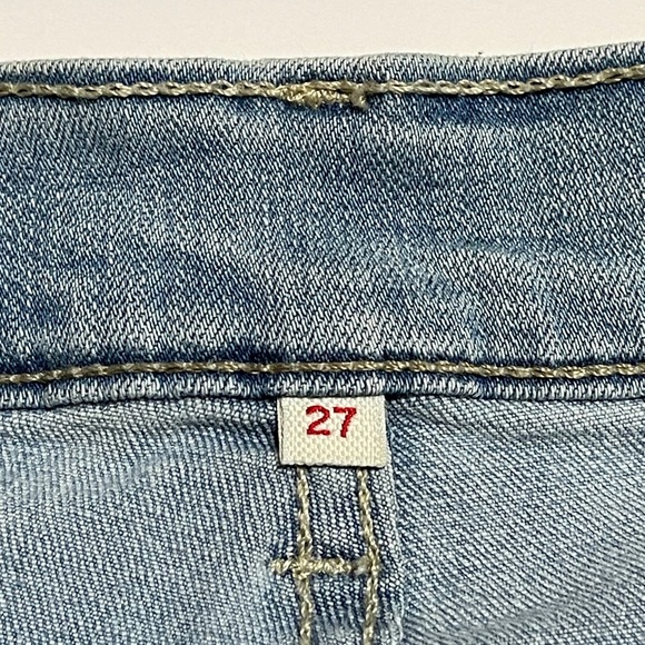 Levi Classic Capri Light Wash Stretch Denim, 27 - Picture 4 of 12